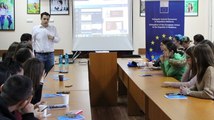 В КГУ прошла встреча студентов с журналистом независимого информационного ресурса NewsMaker.md Николаем Пахольницким