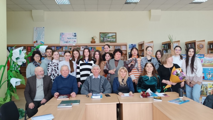 Участие студентов Комратского государственного университета в открытии Клуба любителей литературы и искусства