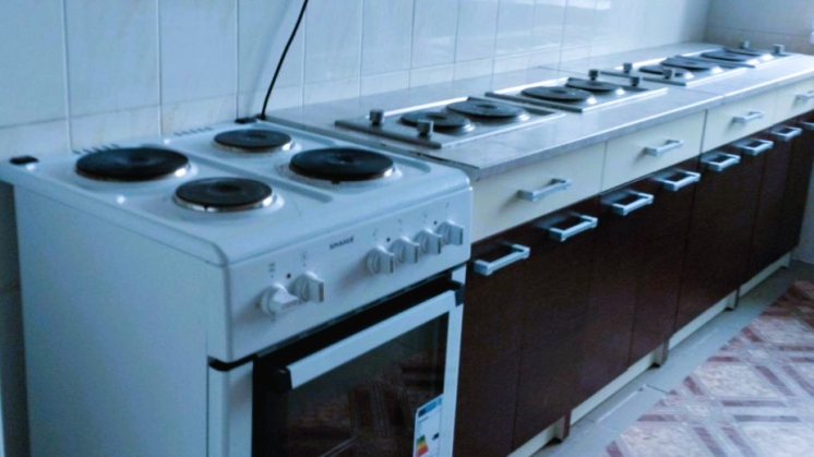 Installation of new electric stoves in student residence CSU