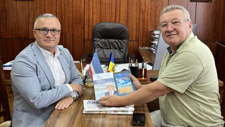 Rectorul Universității de Stat din Comrat, Serghei ZAHARIA, s-a &icirc;nt&acirc;lnit cu scriitorul Todur ZANET