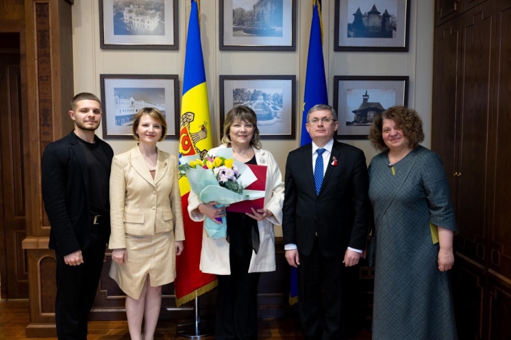 Șefa Catedrei de Cultură și Arte a Universității de Stat din Comrat, director artistic și dirijor al ansamblului de cântece și dansuri găgăuze „Düz-Ava”, Tatiana Șciogoleva, a primit Diploma de gradul I a Parlamentului Republicii Moldova