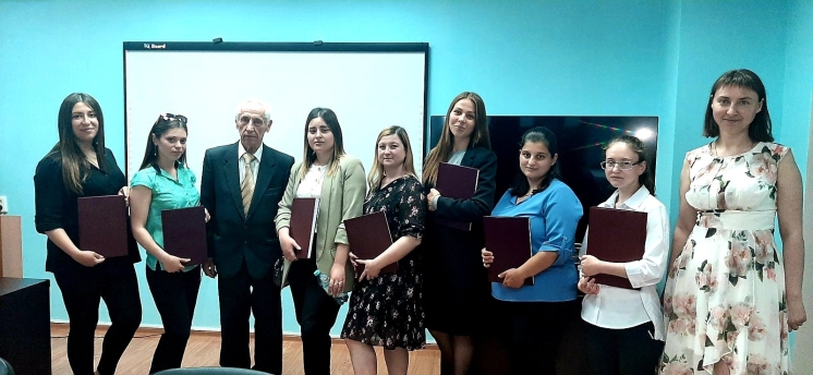 STUDENȚII CARE AU ÎNVĂȚAT „EXCLUSIV ONLINE” ȘI-AU SUSȚINUT TEZA DE MASTER