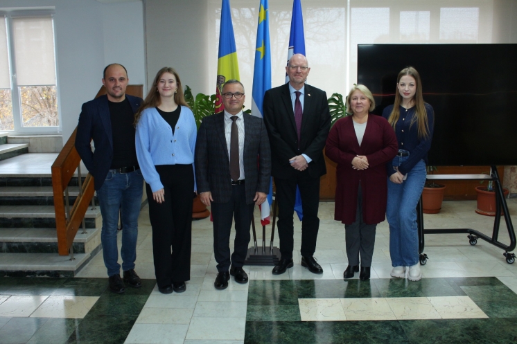 &Icirc;nt&acirc;lnire cu Ambasadorul Regatului Danemarcei la Universitatea de Stat din Comrat