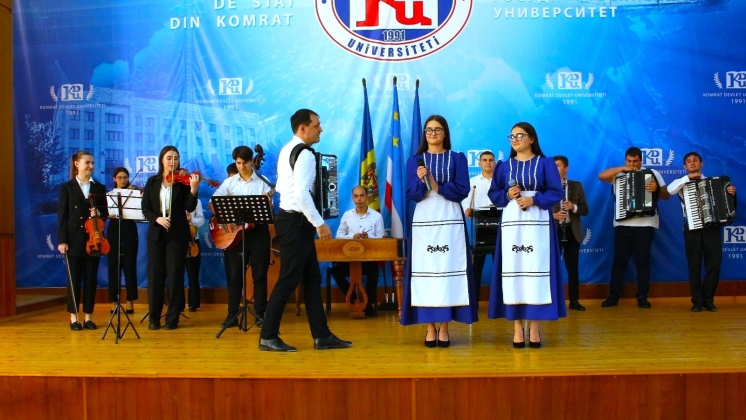 6 Ekim 2024 tarihinde KDU &ouml;ğretim &uuml;yeleri, Moldova Cumhuriyeti'nde D&uuml;nya Eğitim G&uuml;n&uuml; hem &Ouml;ğretmenler G&uuml;n&uuml;'ne adanmış t&ouml;rene hem "Yılın &Ouml;ğretmeni" 2024 Cumhuriyet Yarışması'nın kazananlarının Gala Konseri'ne katıldılar. &Ouml;ğretim &uuml;yeleri şu kişiler tara