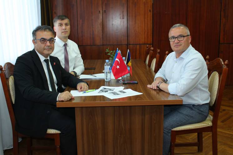 Встреча руководства КГУ с координатором TİKA