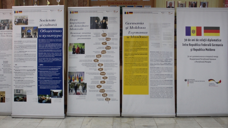 Feierliche Eröffnung der Ausstellung zum 30. Jahrestag der Entwicklung  der deutsch-moldauischen Beziehungen an Comrater Staatlichen Universität