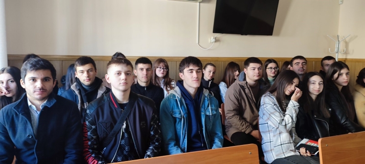 First-year students of the Faculty of Law, Department of Public Law at Comrat State University, participated in an open day organized by the Comrat Court of Appeal in honor of European Justice Day