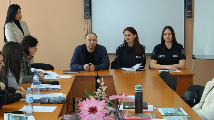 La Universitatea de Stat din Comrat a fost organizată o întâlnire de orientare profesională pentru studenții absolvenți ai Facultății de Drept cu angajații Direcției de Poliție a UTA Găgăuzia