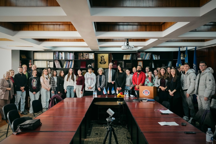 &Icirc;nt&acirc;lnirea noului Ambasador al Germaniei, Hubert Knirsch, cu studenții Universității de Stat din Comrat