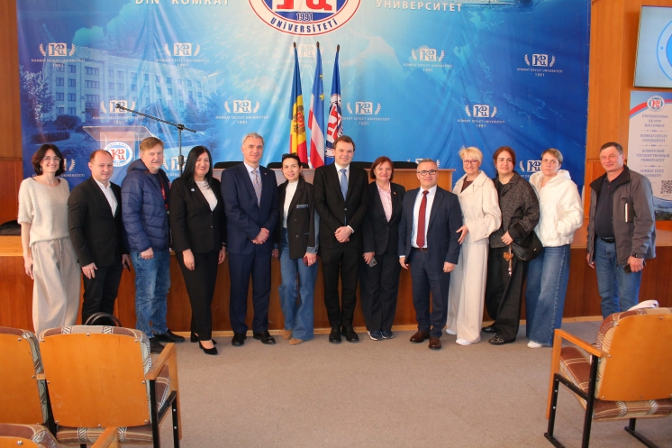 Komrat Devlet &Uuml;niversitesinde &Ouml;ğrenciler ile Devlet Yetkilileri Arasında G&ouml;r&uuml;şme Ger&ccedil;ekleşti