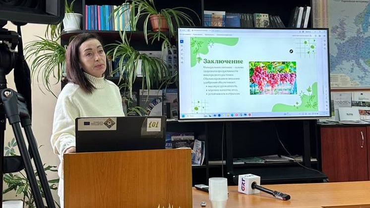 Facultatea Agrar-Tehnologică a Universității de Stat din Comrat a organizat un atelier rotund dedicat Zilei Vinului &icirc;n Găgăuzia