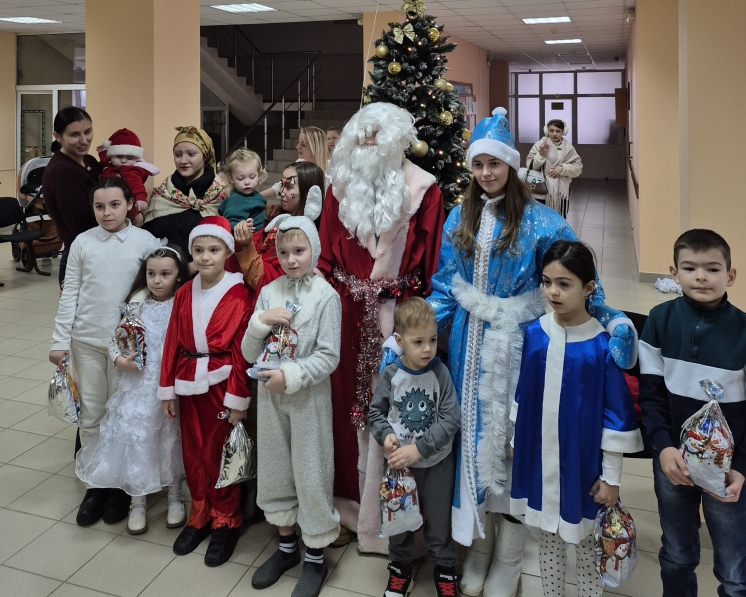 Для детей сотрудников Комратского госуниверситета под руководством профсоюзной организации и студентов факультета национальной культуры был проведен новогодний праздник