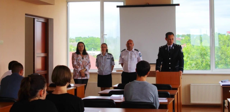 Начальник Управления Полиции АТО Гагаузия и заместитель начальника провели встречу со студентами КГУ