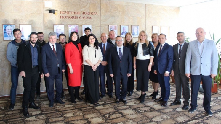 В пятницу, 6 декабря, администрация КГУ и студенты встретились с делегацией из Азербайджанской Республики и международной организации тюркской культуры ТЮРКСОЙ