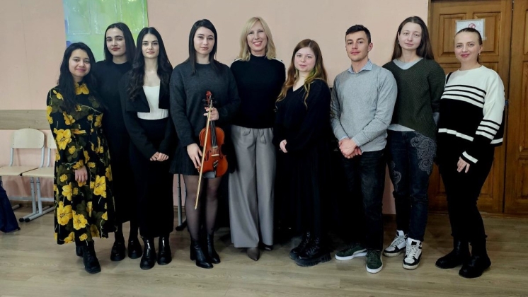 Komrat Devlet &Uuml;niversitesi'nin Yaratıcı M&uuml;zisyenleri: Natalia Barbaneagra'nın Uygulama Dersi