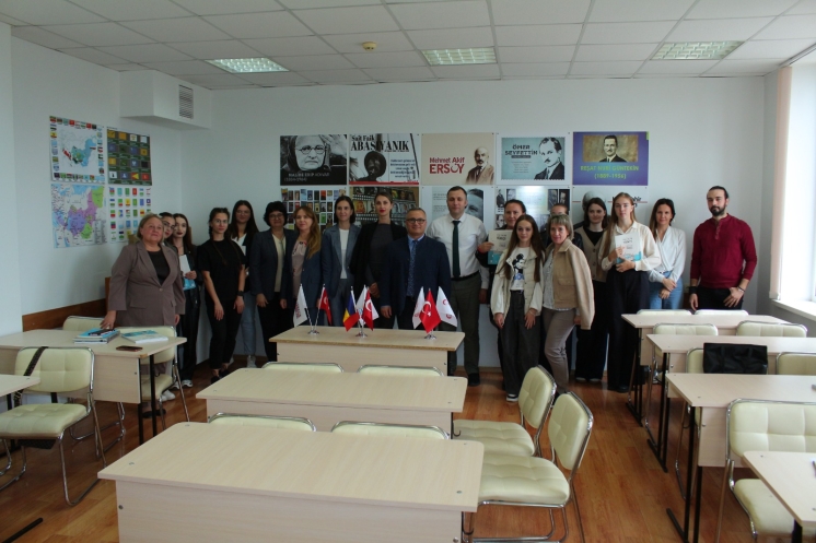 Komrat Devlet Üniversitesi’nde Türkçe Seçmeli Derslerin Açılışı ve Kitap Takdimi