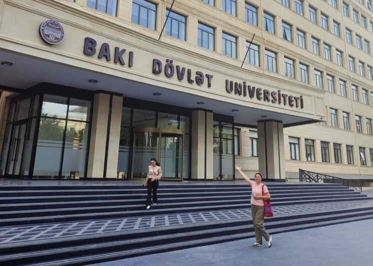 Преподаватель кафедры гагаузской филологии и истории Комратского государственного университета с деловым и дружеским партнерским визитом посетила Бакинский государственный университет им. М. Расулзаде