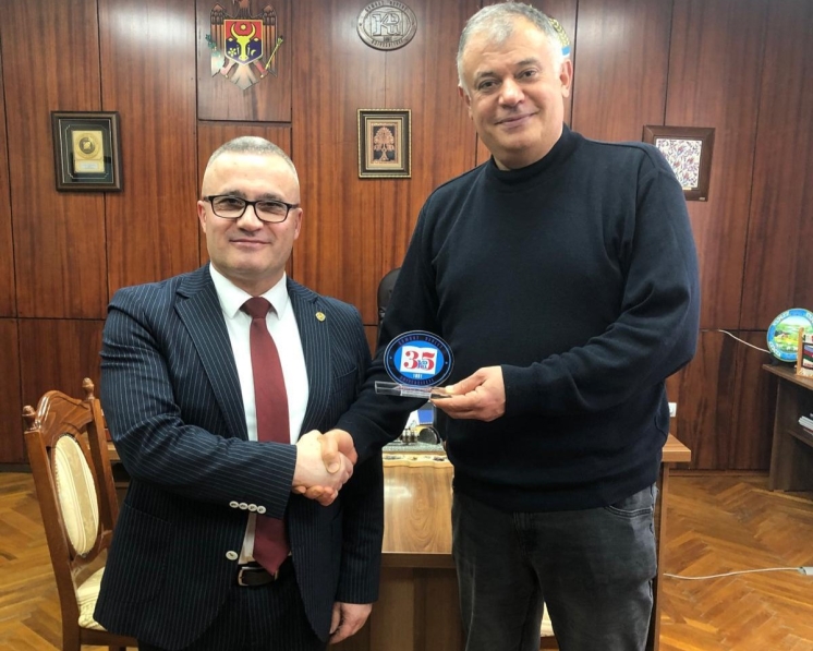 Mulțumiri adresate profesorului Ali Coşkan pentru contribuția la dezvoltarea cooperării internaționale și a activității științifice a USC