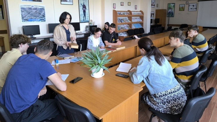 В научной библиотеке КГУ проходила практика студентов I курса колледжа им. М. Чакира