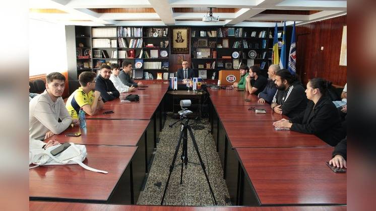 Rectorul Universității de Stat din Comrat s-a &icirc;nt&acirc;lnit cu studenții internaționali