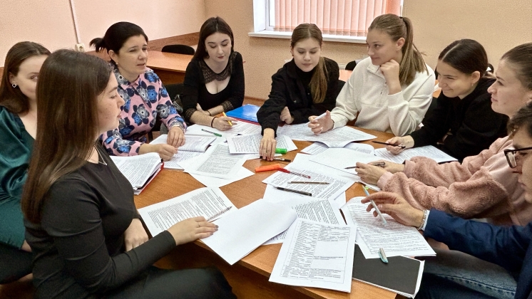 На юридическом факультете Комратского государственного университета про-шел  круглый стол на тему: "Эффективное юридическое обоснование и письмо"