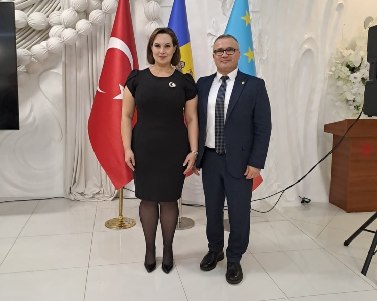 Komrat Devlet Üniversitesi’nin idarecileri, öğretim üyeleri ve öğrencileri, Türkiye Cumhuriyeti’nin ilanının 102. yıl dönümüne adanan resepsiyona katıldılar