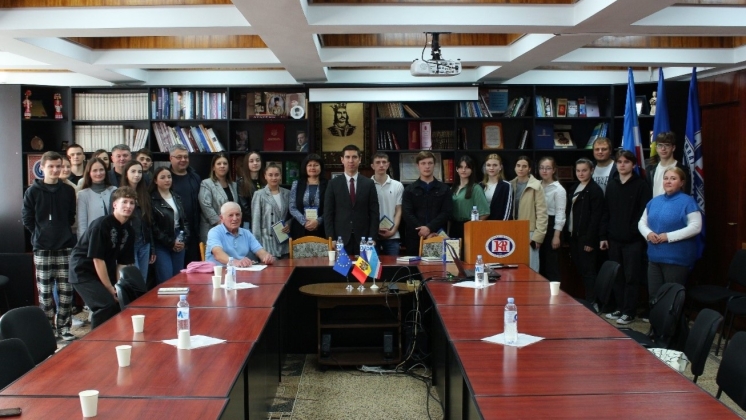 Moldova Cumhuriyeti Başbakan Yardımcısı ve Dışişleri Bakanı Mihai POPȘOI ile Komrat Devlet &Uuml;niversitesi'nde halka a&ccedil;ık konuşma