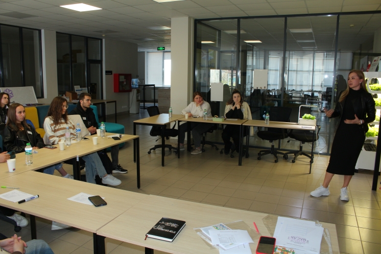 Cu studenții Universității de Stat din Comrat s-a organizat un training pe tema alimentației sănătoase