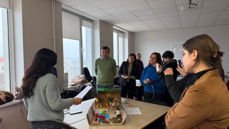 Prezentarea broșurii informative „Descoperiți dezvoltarea UTA Găgăuzia” („Discover the region development of ATU Gagauzia”) pentru participanții proiectului „ENRICHER hubs”