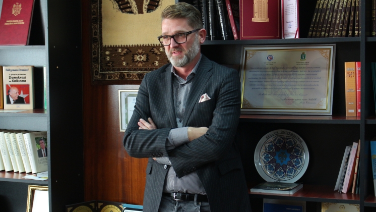 Komrat Devlet &Uuml;niversitesi'nde Romanya'nın Moldova Cumhuriyeti B&uuml;y&uuml;kel&ccedil;isi ile &ouml;ğrenci/master toplantısı ger&ccedil;ekleştirildi