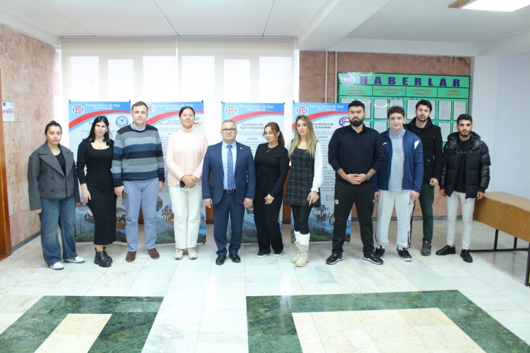 &Icirc;nt&acirc;lnire cu studenții azeri ai departamentului pregătitor al USC