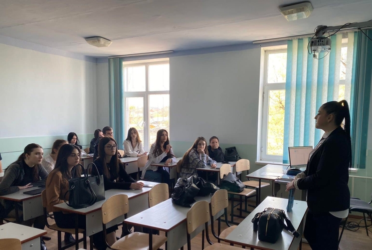 В рамках кампании по профессиональной ориентации Комратский Государственный Университет прошли встречи с учениками 12 классов Комратский Теоретический Лицей Им.Д.А.Мавроди и Комратский Лицей Им. Г.А.Гайдаржи