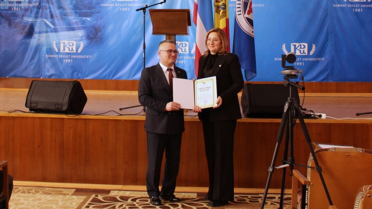 Вручение благодарственных писем и почетных грамот преподавателям