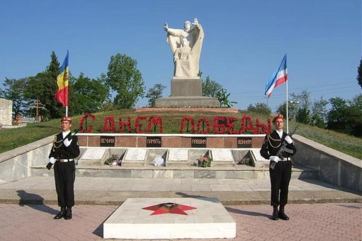 Memoria celor care și-au dat viața &icirc;n lupta &icirc;mpotriva fascismului și nazismului &icirc;n cel de-al Doilea Război Mondial va trăi veșnic!