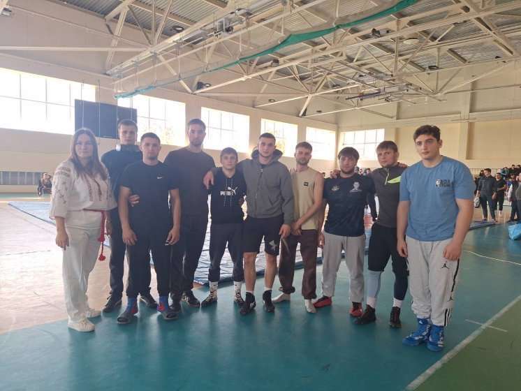 AUR ȘI TREI MEDALII DE BRONZ CUCERITE DE STUDENȚII UNIVERSITĂȚII DE STAT DIN COMRAT LA UNIVERSIADA NAȚIONALĂ DE LUPTĂ TR&Acirc;NTA