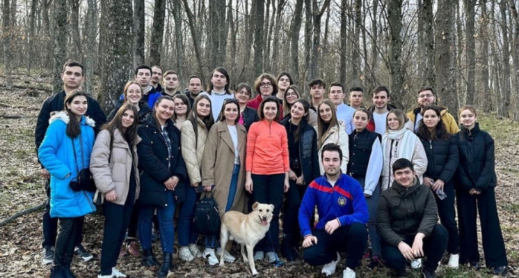 The President of the Republic of Moldova Maia Sandu invited the students of the Comrat State University to the Hiking  at the Residence in Condrita