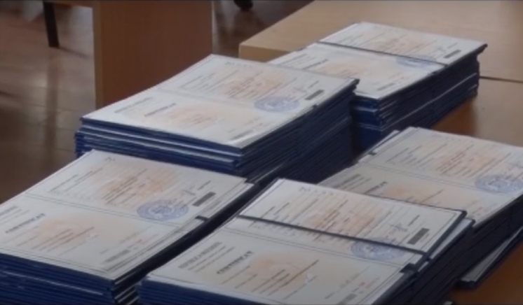 Вручение сертификатов дидактическим кадрам, прошедшим курсы повышения квалификации