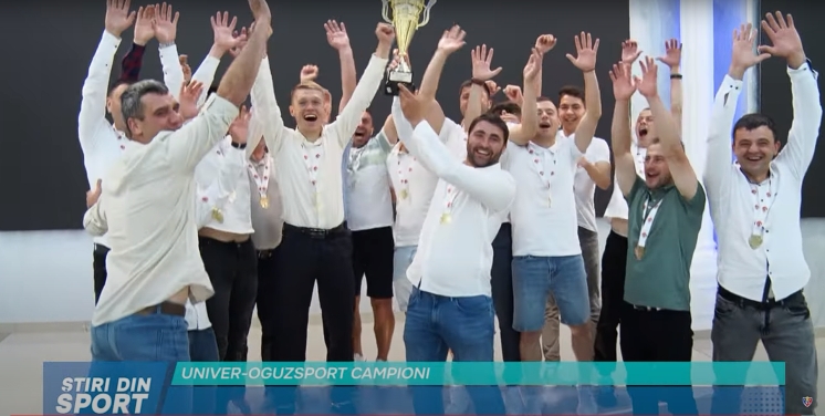 Onoarea campionilor din Liga 2 echipei  FC "Univer"