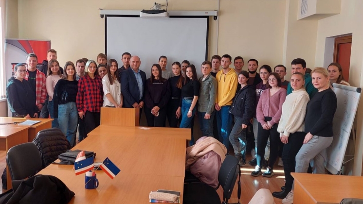 09.11.2022 в КГУ состоялась встреча для студентов специальности «Бизнес и управление» и «Гостиничные услуги, туризм и досуг» на тему: «О управлении предприятием в условиях неопределенности».