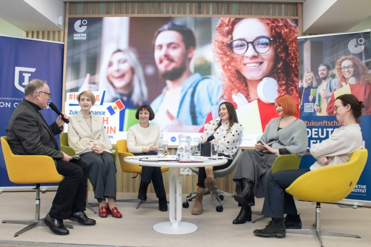 Yabancı Diller B&ouml;l&uuml;m&uuml; &ouml;ğrencileri &ldquo;Zukunftschance Deutschlehrerin&rdquo; bilgilendirme etkinliğine katıldı