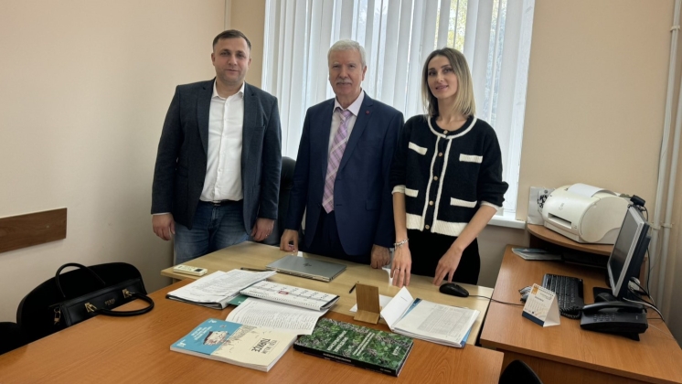 Kocaeli &Uuml;niversitesi (T&uuml;rkiye Cumhuriyeti) Siyasal Bilgiler Fak&uuml;ltesi Dekanı, İktisat Fak&uuml;ltesi'ne bir &ccedil;alışma ziyaretinde bulundu