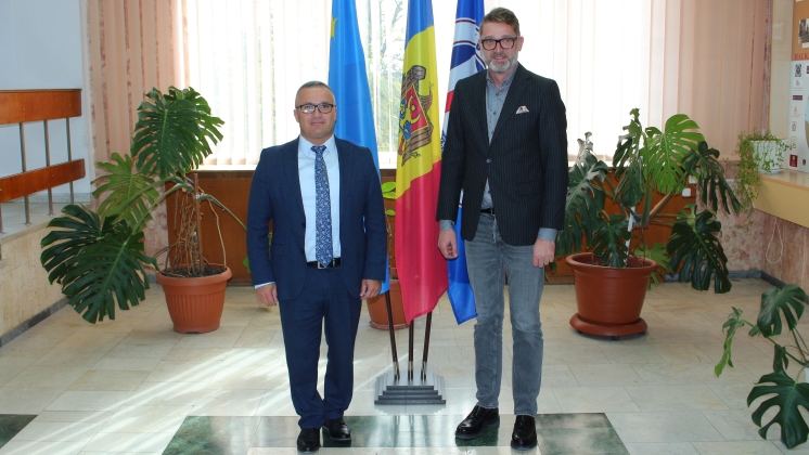 Komrat Devlet &Uuml;niversitesi y&ouml;netimi Romanya'nın Moldova Cumhuriyeti B&uuml;y&uuml;kel&ccedil;isi ile ortaklık g&ouml;r&uuml;şmeleri ger&ccedil;ekleştirdi