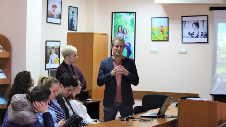 В Комратском Государственном Университете прошла встреча студентов с журналистом Майклом Лейдигом&nbsp;