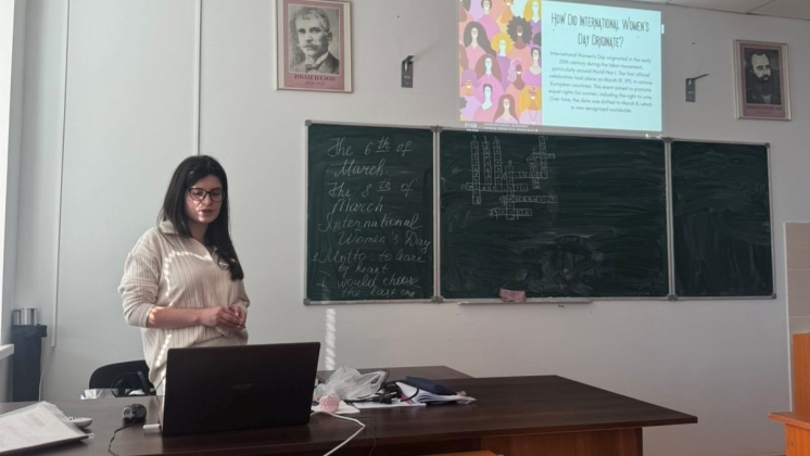 Lecție de engleză dedicată zilei de 8 martie la Departamentul Limbi Străine al Universității de Stat din Comrat
