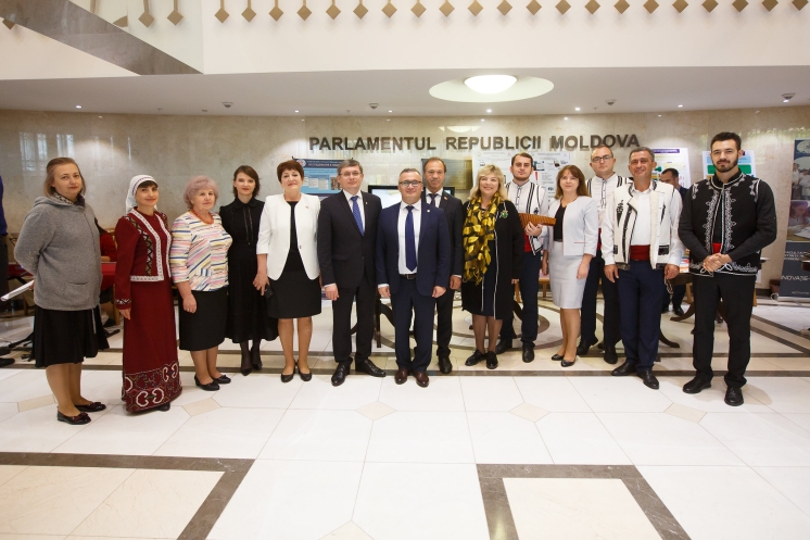 Выпускники лиценциата и магистратуры-2022 Комратского государственного университета представили в Парламенте РМ свои выпускные работы