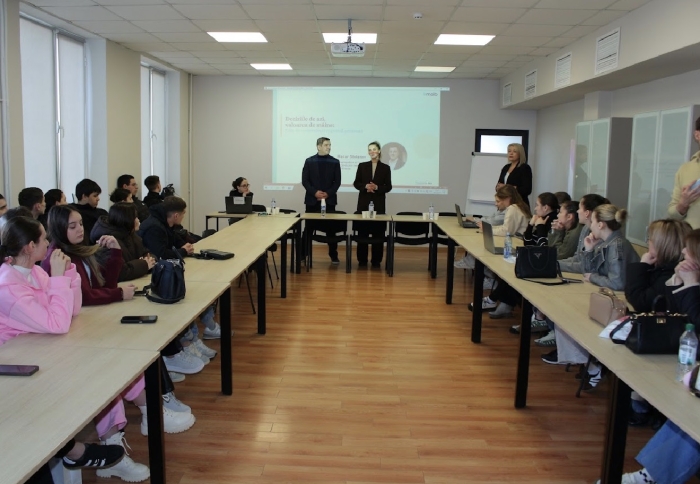 Komrat Devlet &Uuml;niversitesi Ekonomi Fak&uuml;ltesinde MAIB Başkan Yardımcısı Macar Stoianov&rsquo;un Konferansı Ger&ccedil;ekleştirildi
